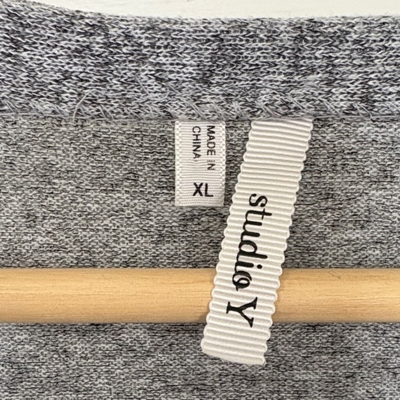 Studio Y Gray Knit with Black Embellishments Cardigan size L - Picture 5 of 5